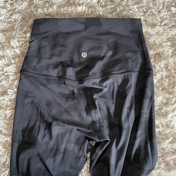 Lululemon - align size 6 black camo - Picture 3 of 4